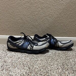 Brooks Men's Athletic Shoes - Black and Blue